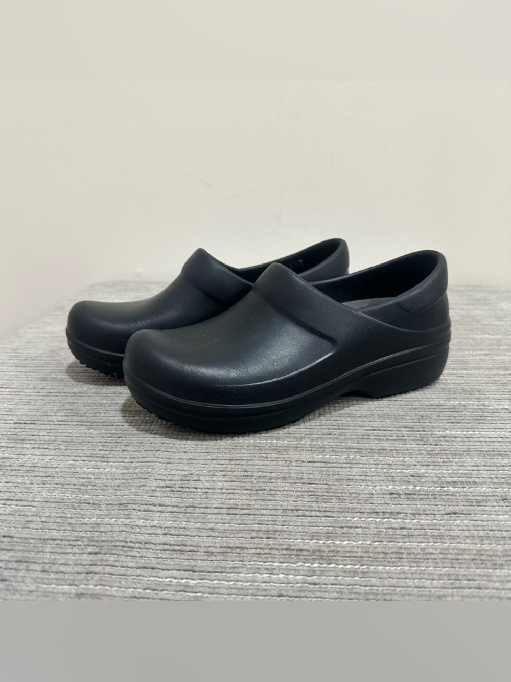 Crocs Neria Pro II Black Work Clogs Slip Resistant Nurse Shoes - Womens Size 7